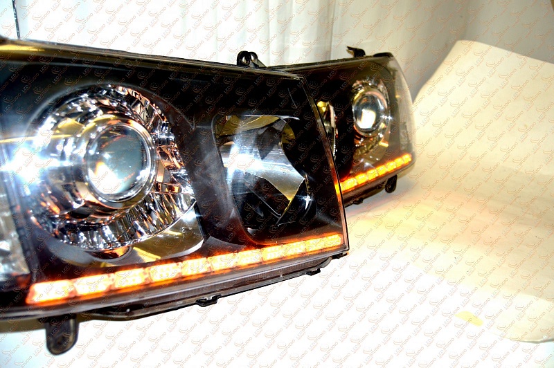 Светодиодные фары Toyota Land Cruiser 100 06